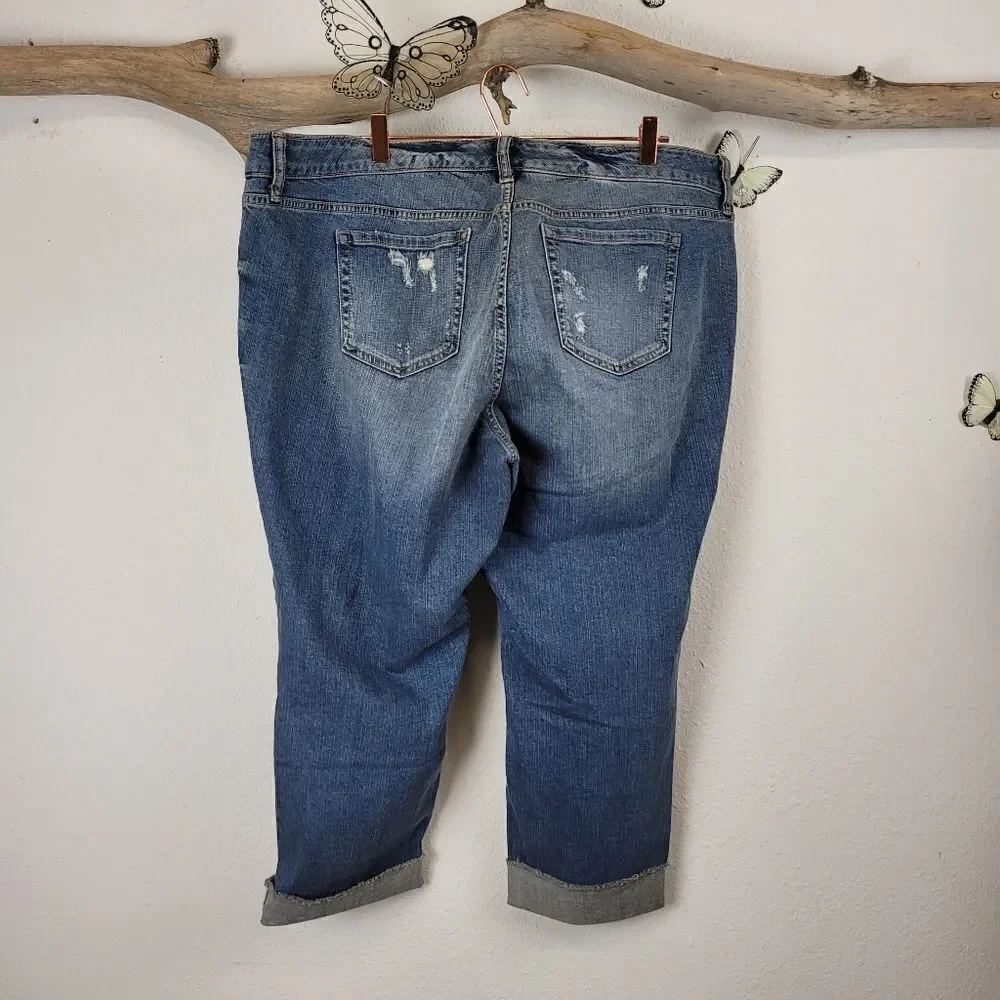 Torrid destroyed cropped skinny jeans